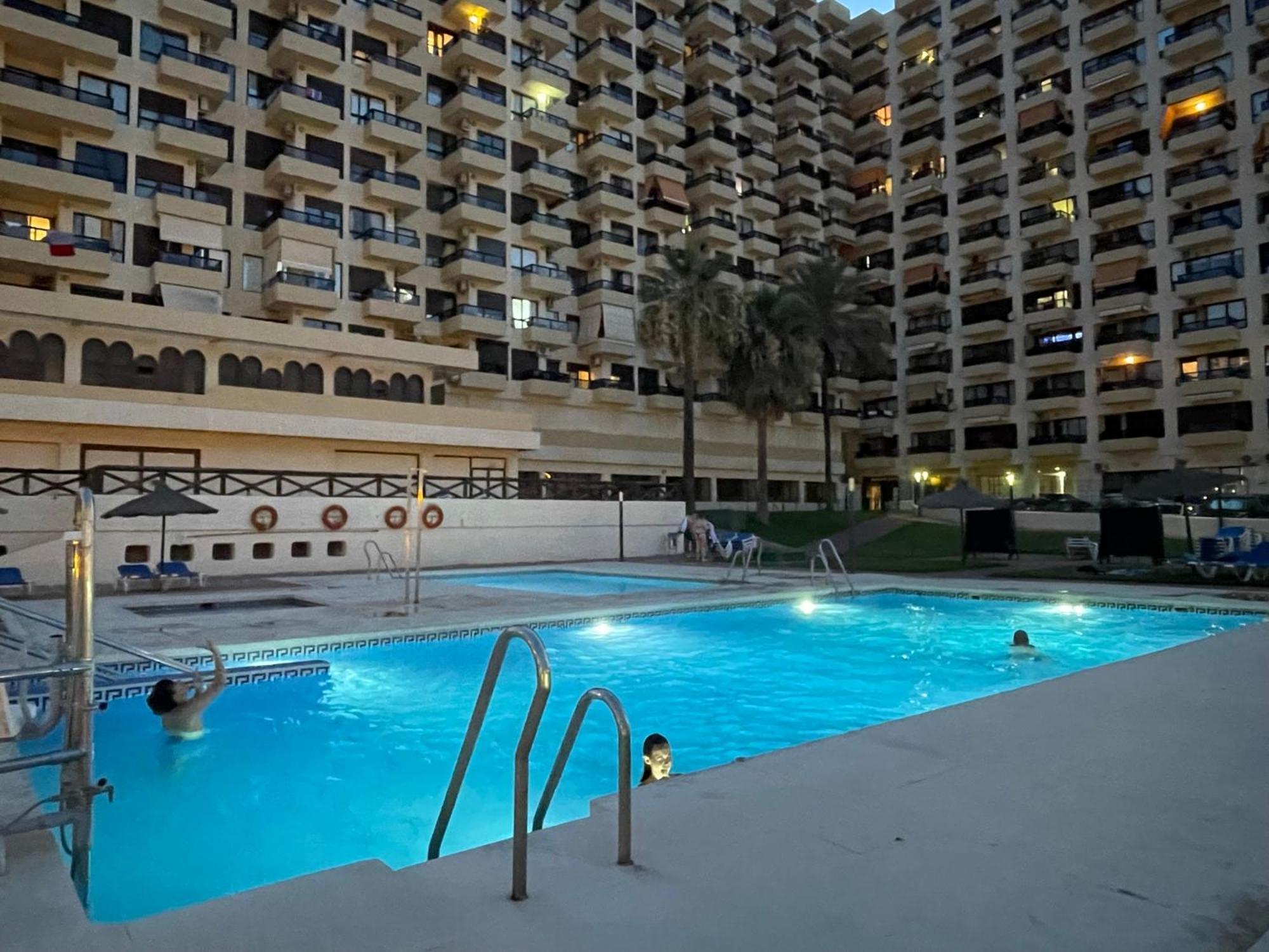 Aloha Playa Vistas Al Mar Apartment Benalmadena Bagian luar foto