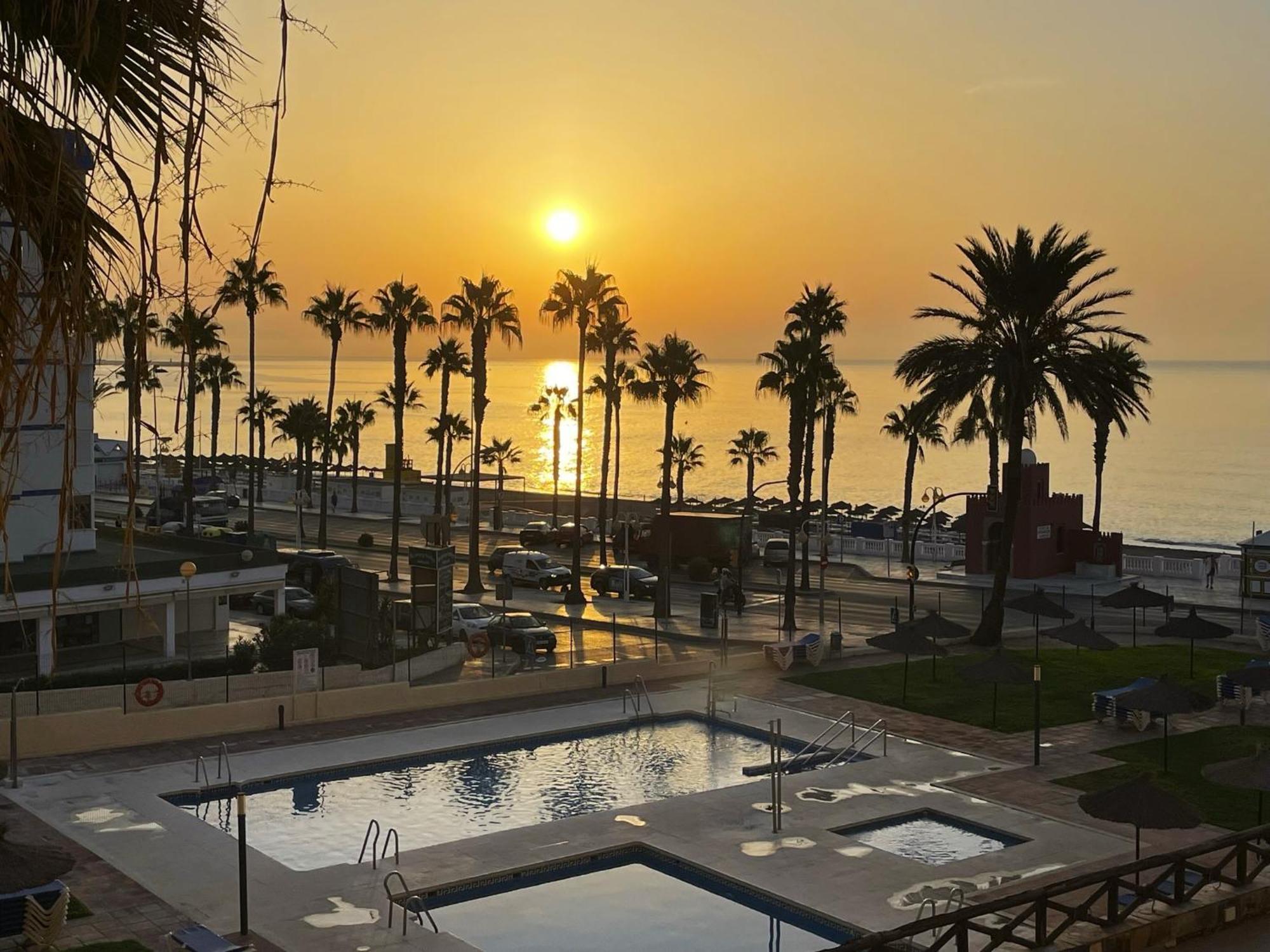 Aloha Playa Vistas Al Mar Apartment Benalmadena Bagian luar foto