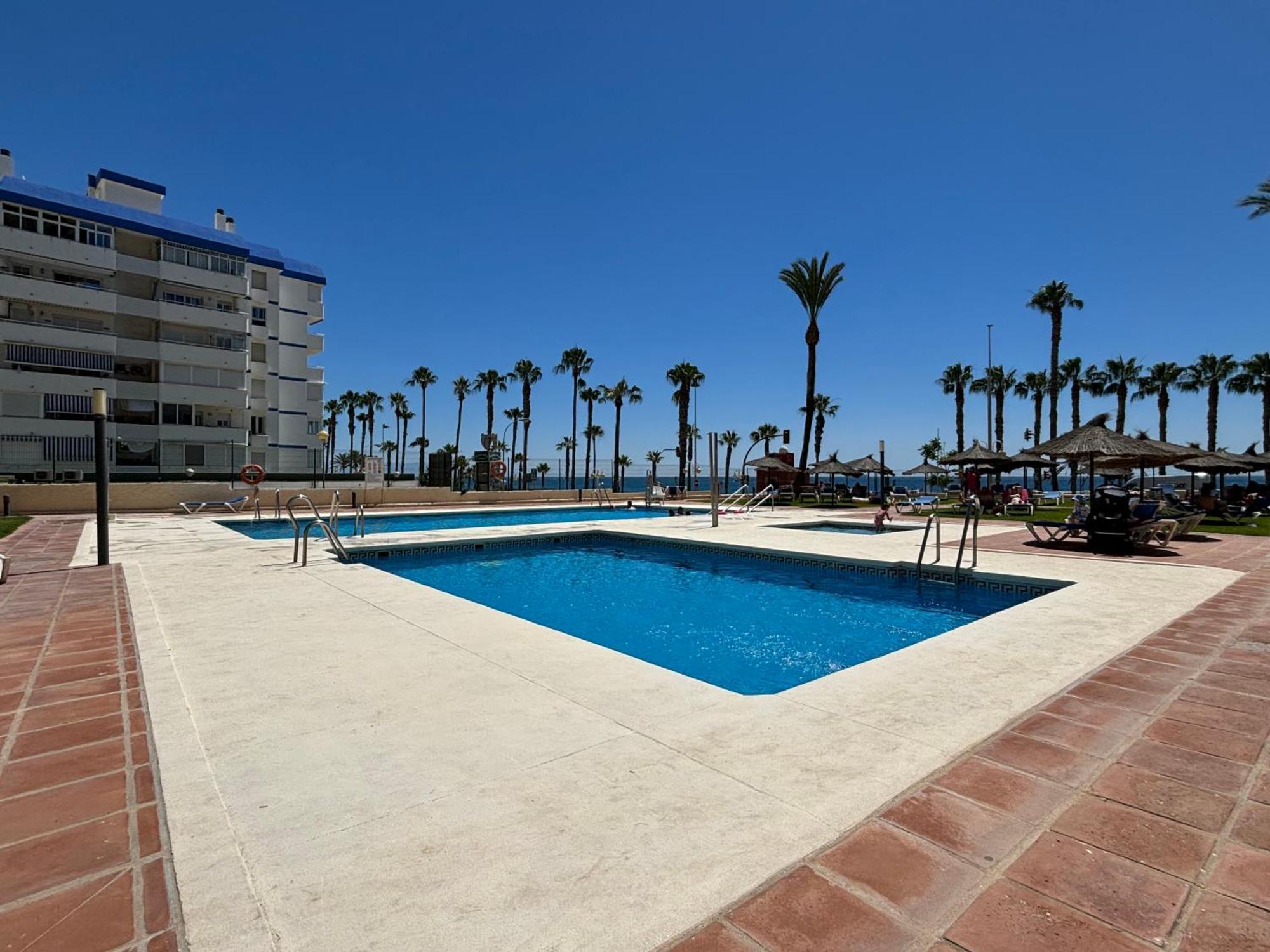 Aloha Playa Vistas Al Mar Apartment Benalmadena Bagian luar foto