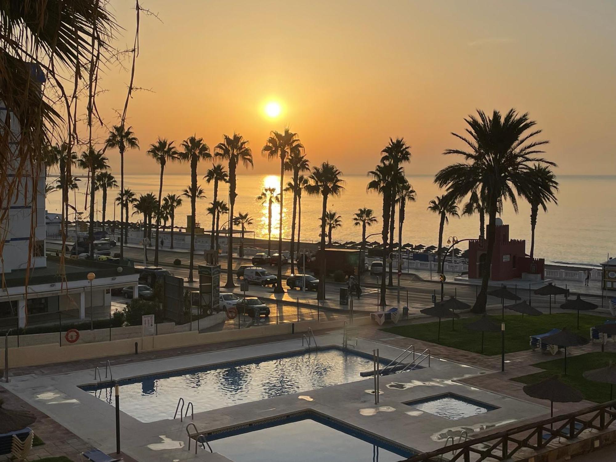 Aloha Playa Vistas Al Mar Apartment Benalmadena Bagian luar foto