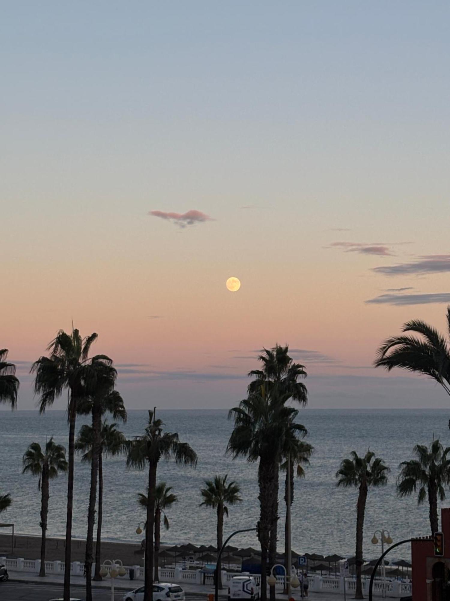 Aloha Playa Vistas Al Mar Apartment Benalmadena Bagian luar foto