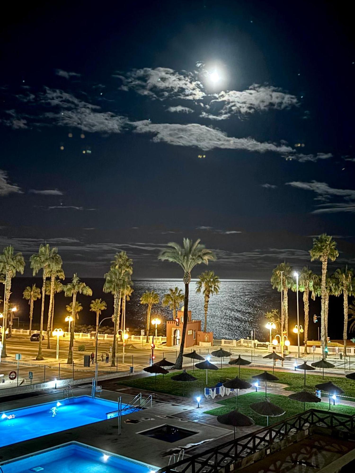 Aloha Playa Vistas Al Mar Apartment Benalmadena Bagian luar foto